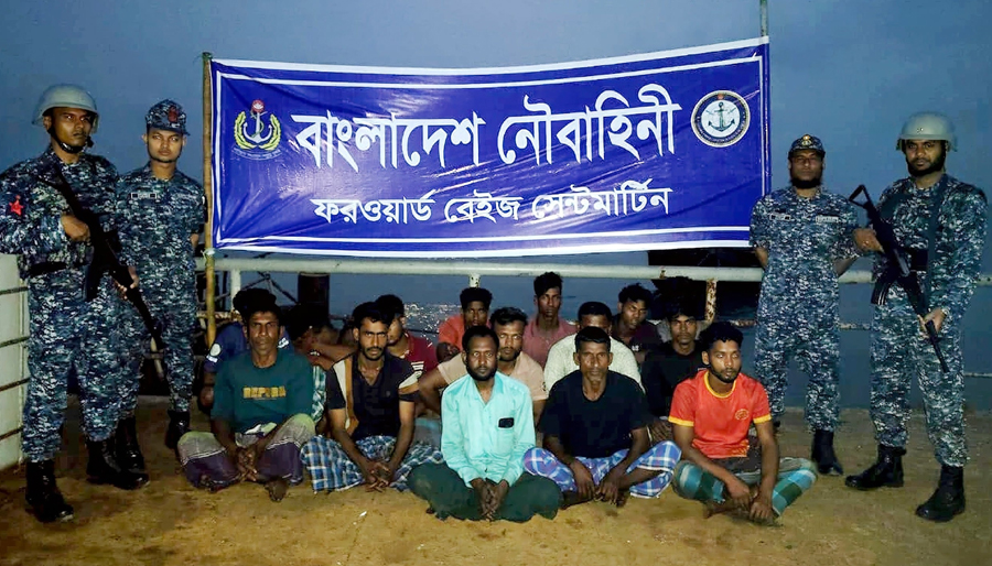 বঙ্গোপসাগরে আটকা পড়া ১৫ জেলে উদ্ধার