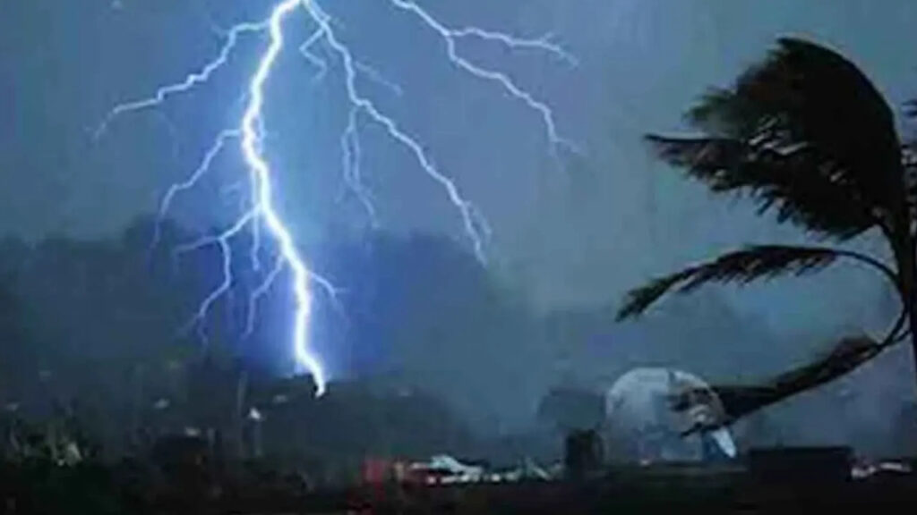 রাত ১টার মধ্যে ঝড় হতে পারে যেসব অঞ্চলে